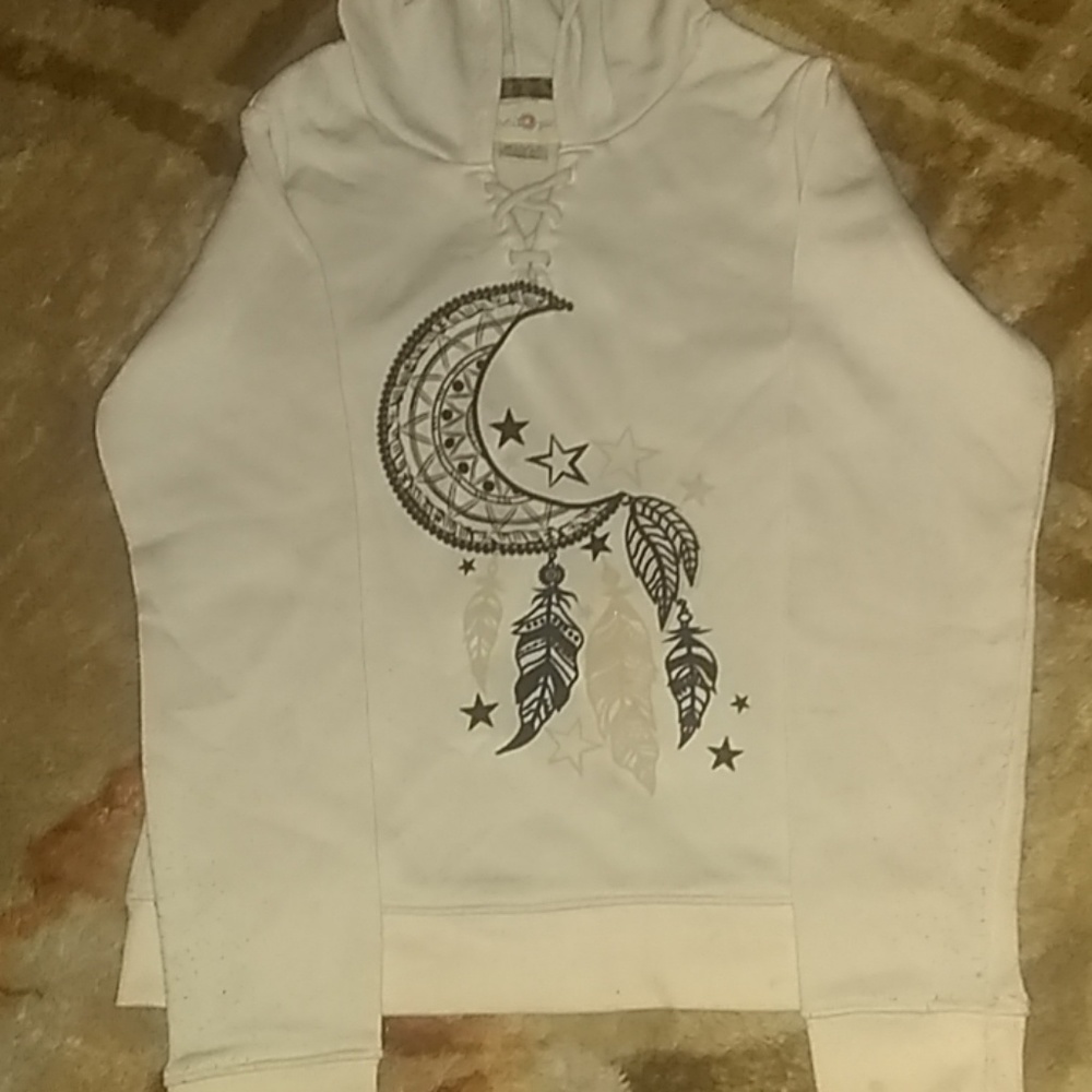 It is a dreamcatcher hoddie for women or girls♀️